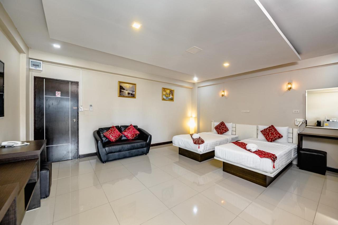 Gold Airport Suites Банкок Екстериор снимка