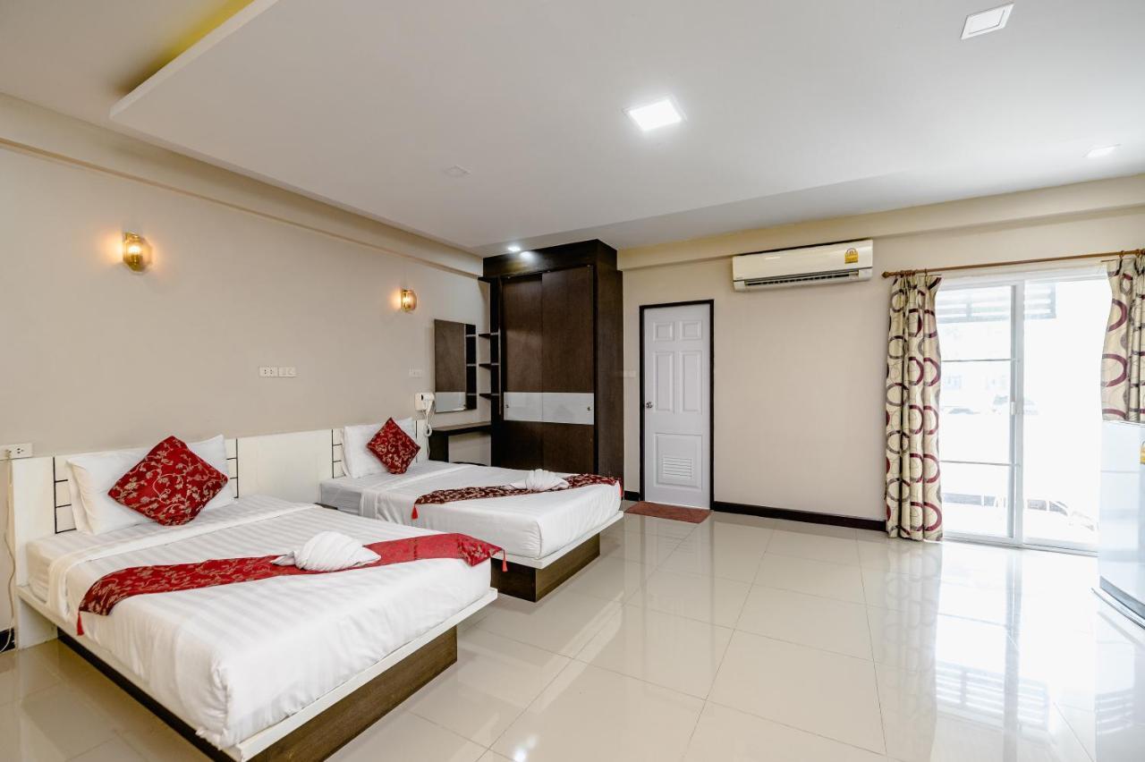 Gold Airport Suites Банкок Екстериор снимка