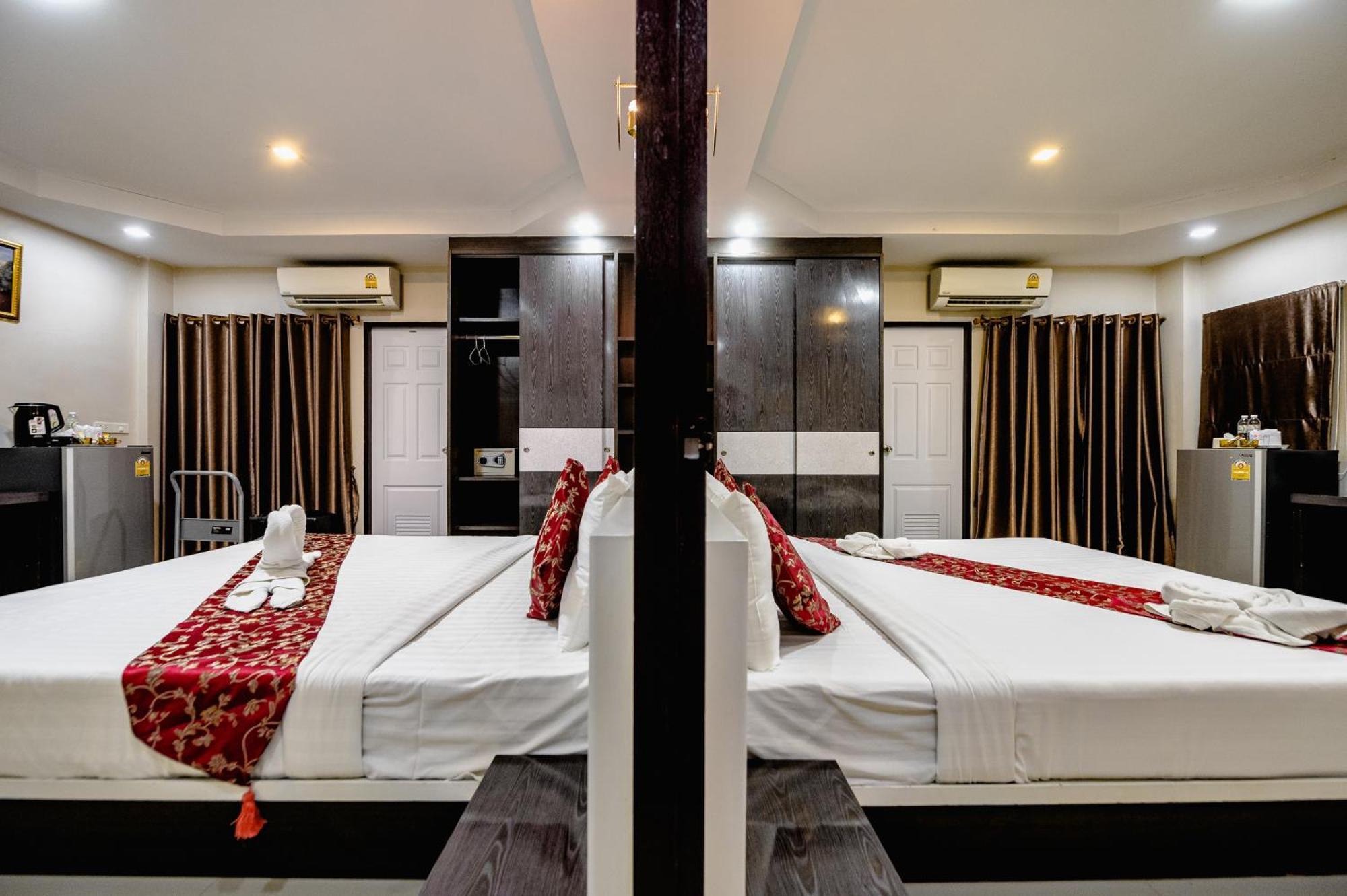 Gold Airport Suites Банкок Екстериор снимка