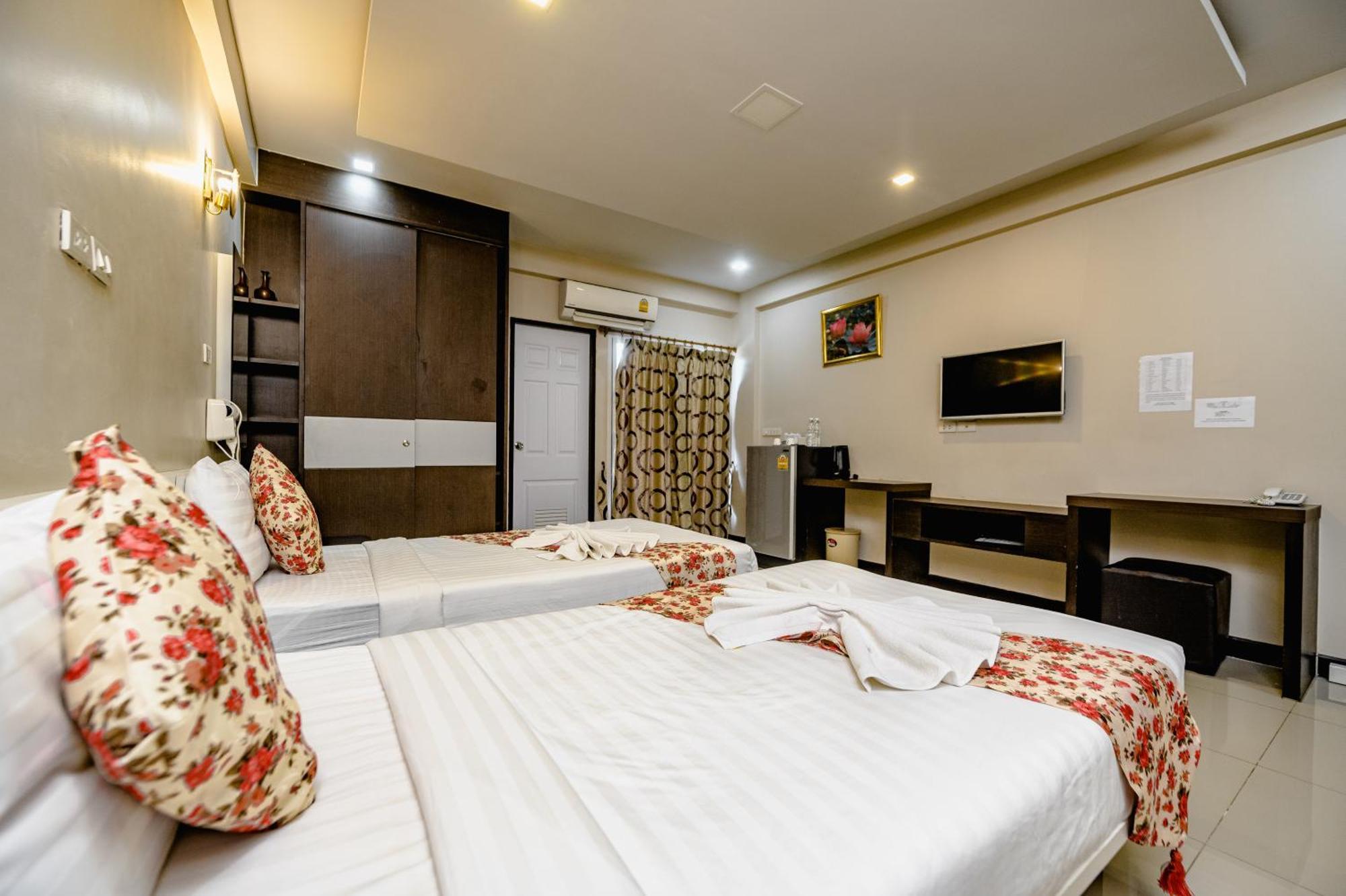 Gold Airport Suites Банкок Екстериор снимка