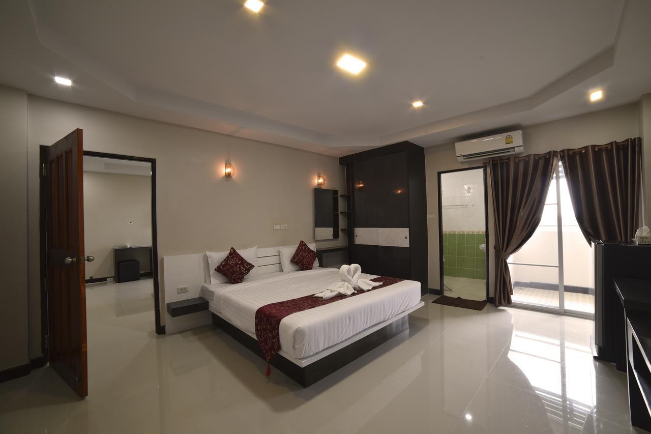 Gold Airport Suites Банкок Екстериор снимка