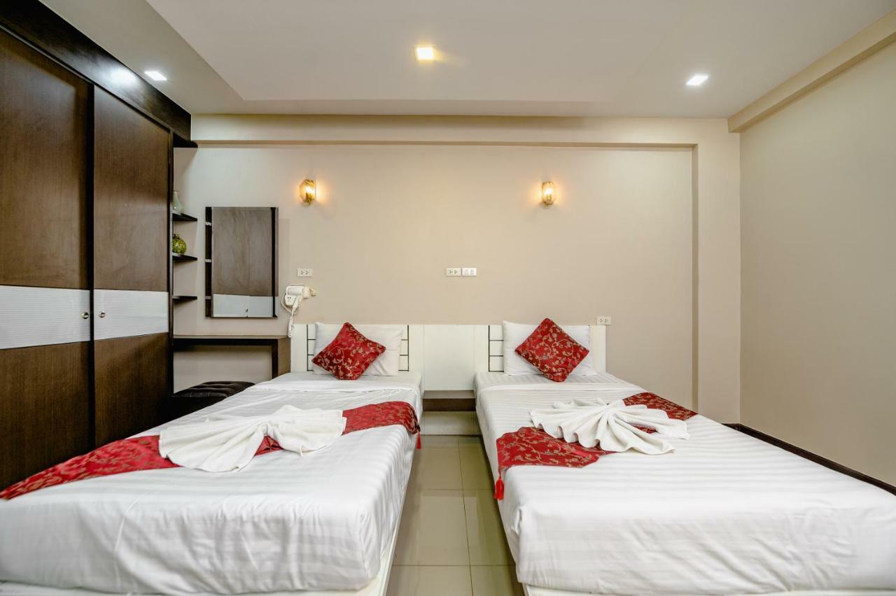 Gold Airport Suites Банкок Екстериор снимка