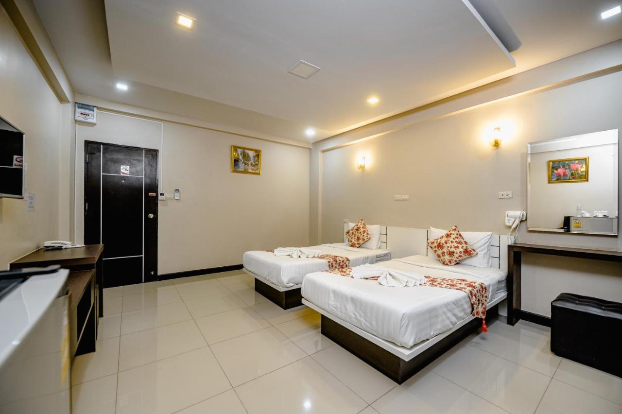 Gold Airport Suites Банкок Екстериор снимка